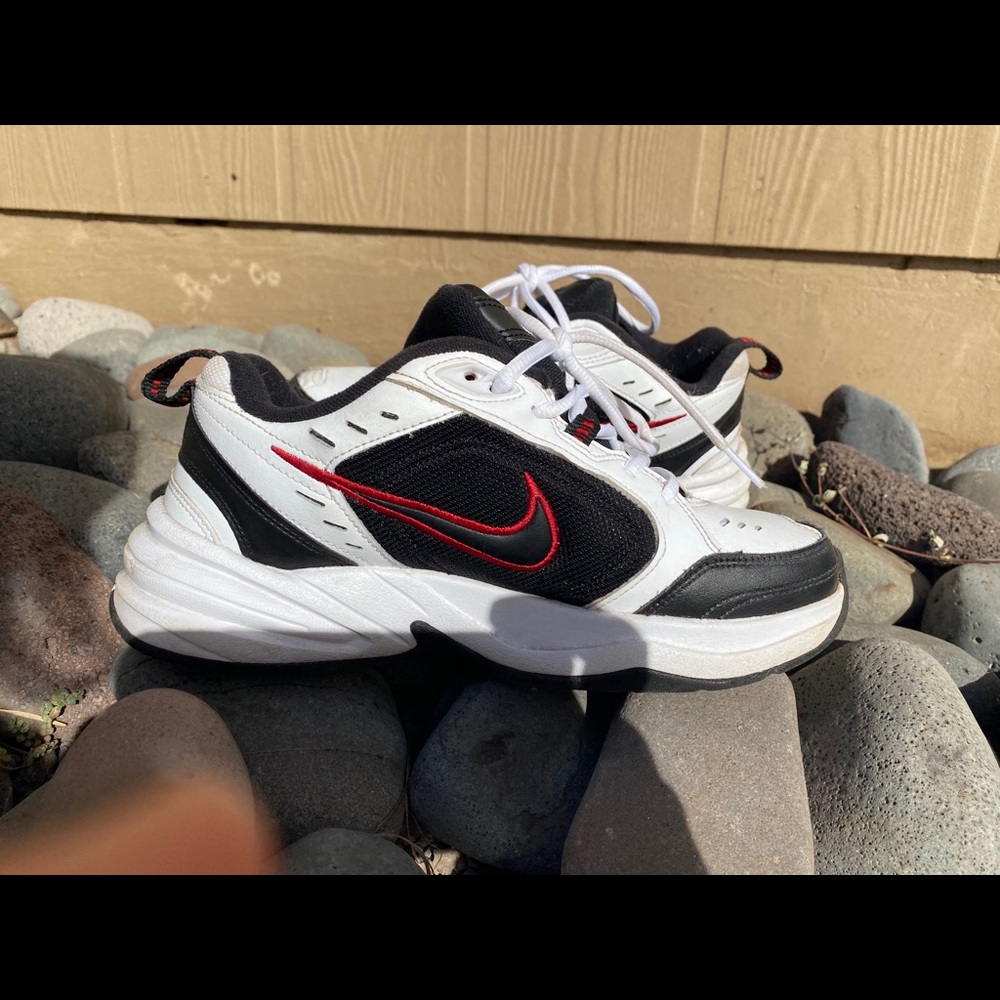 Nike shoes - Picture 3 of 5